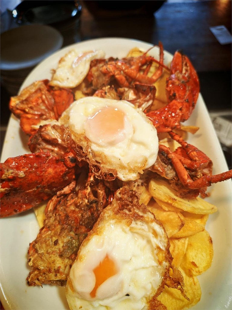 Bogavante con huevos fritos - Imagen 1