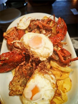 Bogavante con huevos fritos - Imagen 1