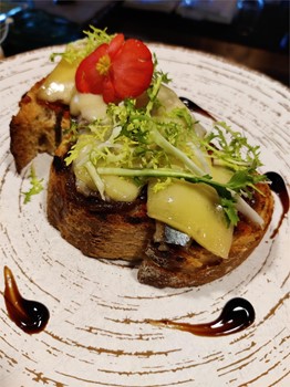 Tosta de lomo de sardina ahumada - Imagen 1